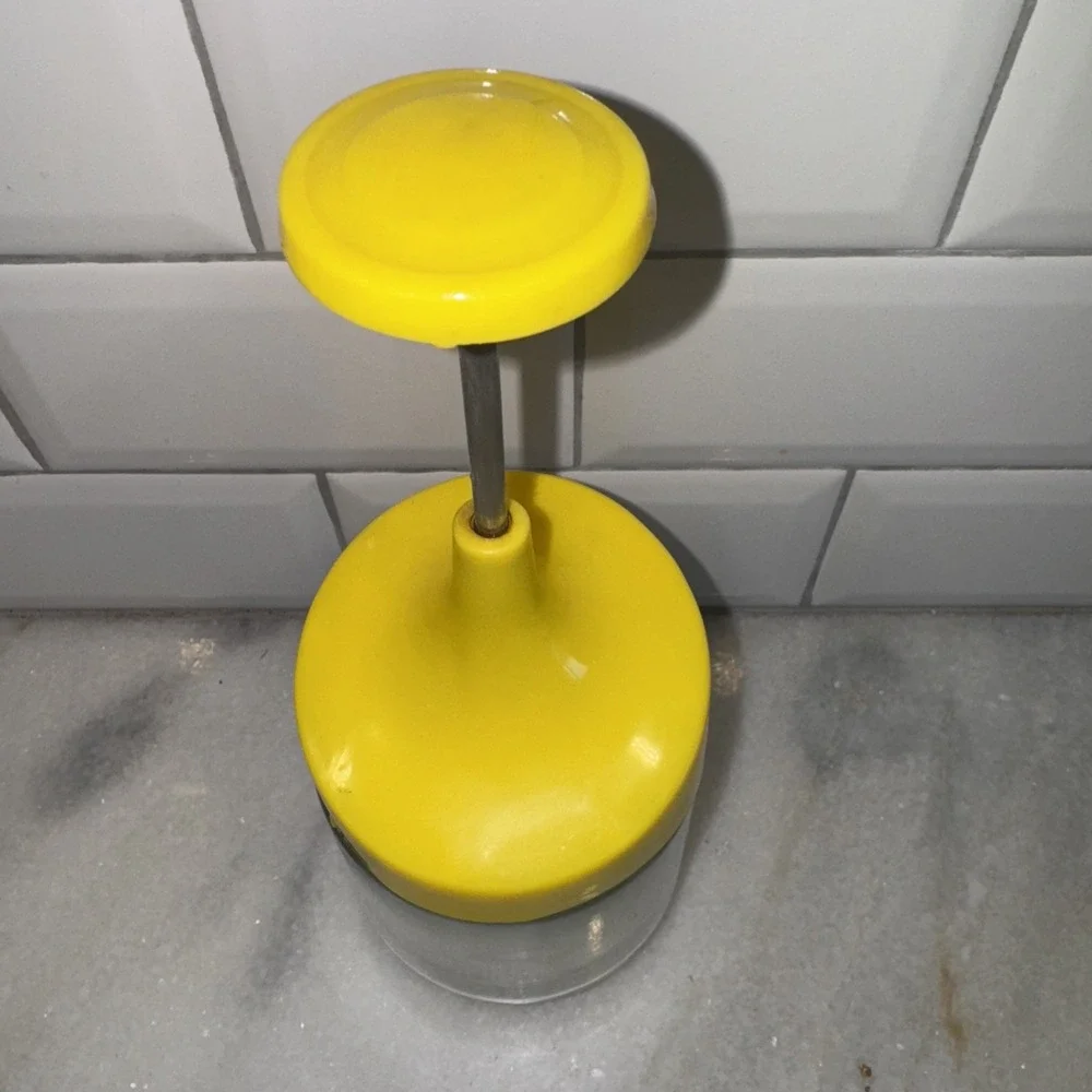 Vintage Manual Plunger Chopper By Gemco USA ~ Glass‎ Bottom Yellow Plastic Lid